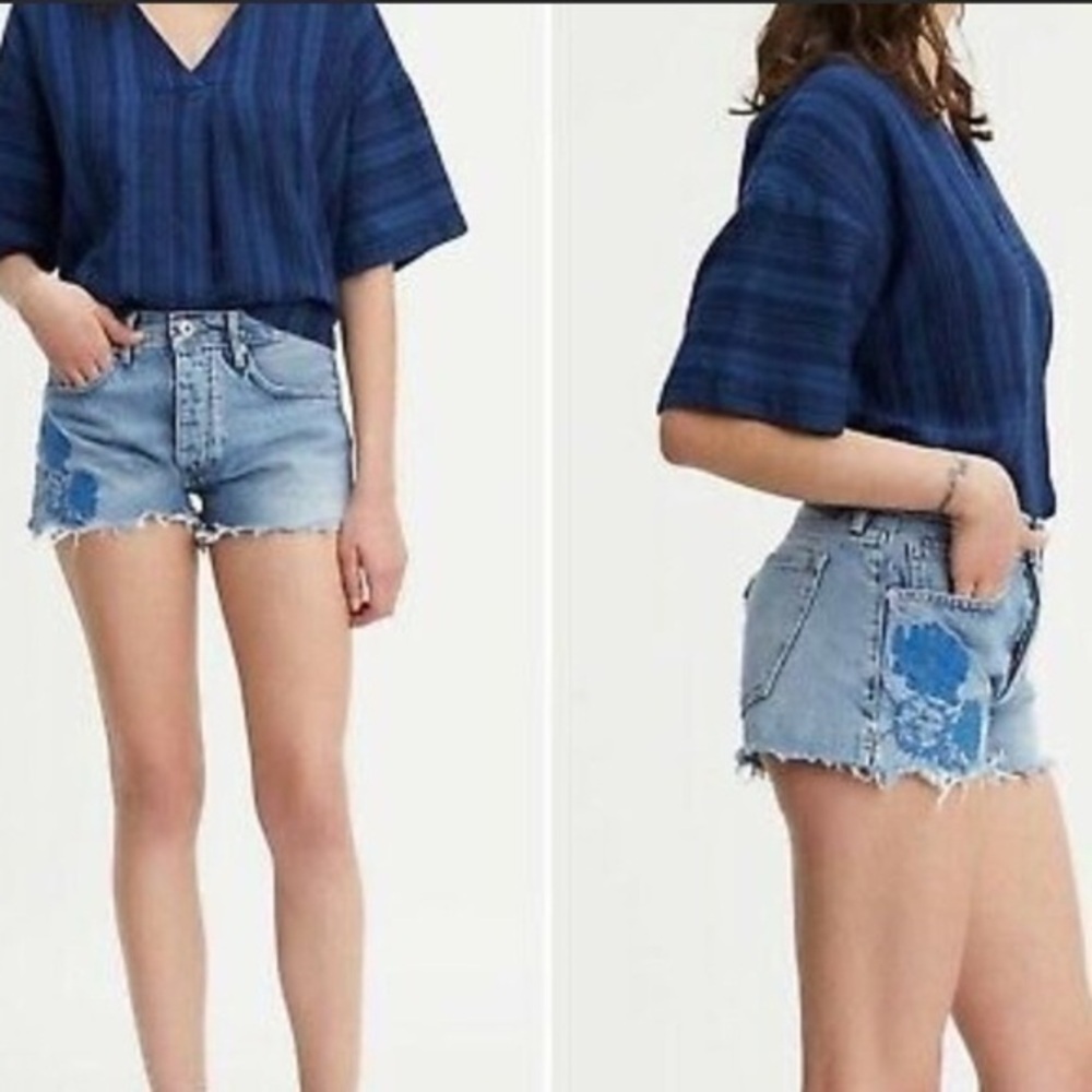 LEVI’S Y2K cheeky high waisted frayed jean shorts